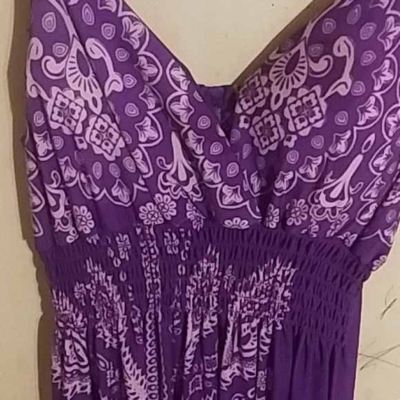 Dress - Picture 3 of 3